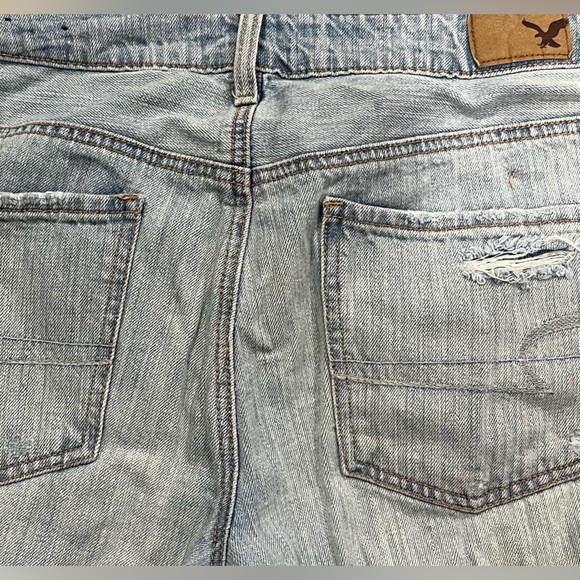 American Eagle Outfitters Light Blue Distressed Cropped Jeans Sz 6 R - Picture 4 of 8